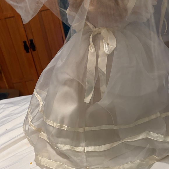 NWT-Charming Bridal Doll with Veil - Picture 14 of 16